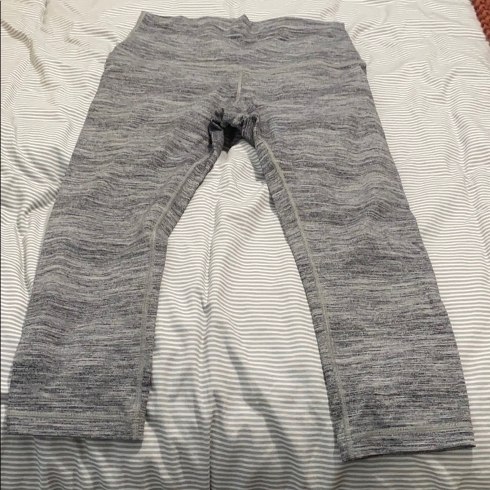 Cropped Lululemon Wunder Under leggings